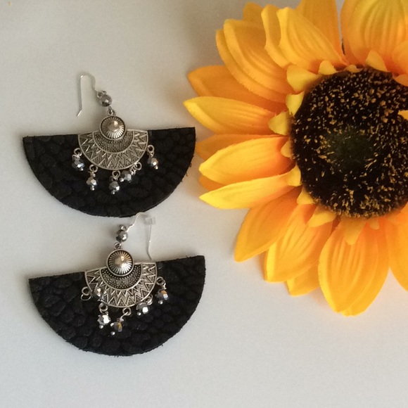 925 SS Black Leather & Iridescent Bead Earrings - Picture 3 of 9